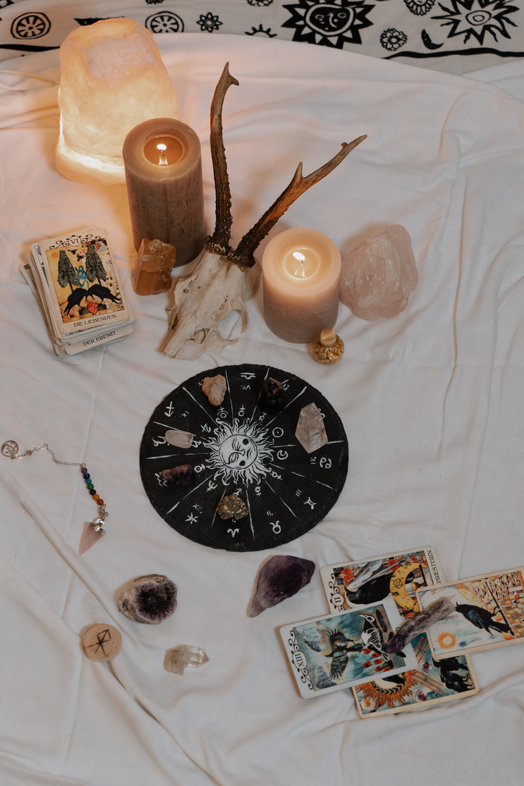 Crystals and Tarot Cards 
